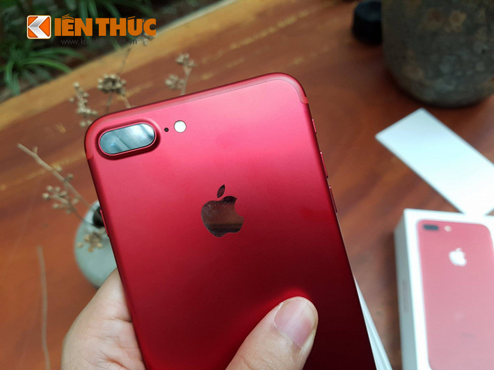 iPhone 7 Plus được trang bị hệ thống camera kép, hỗ trợ zoom quang học và chụp ảnh xóa phông.