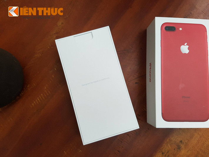 Người dùng đã có thể đặt mua bộ đôi iPhone 7 và 7 Plus màu đỏ từ ngày 24/3.