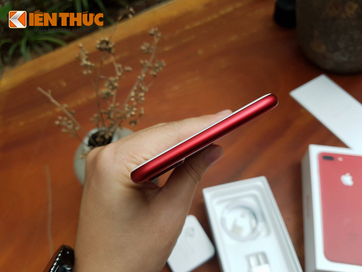 So với các phiên bản khác của dòng iPhone, giá iPhone 7 Plus khá cao, từ 25 triệu đồng cho bản 128GB.