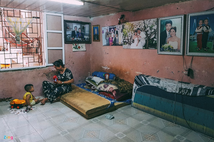 Căn nhà chật hẹp này là nơi sinh sống của 9 con người.