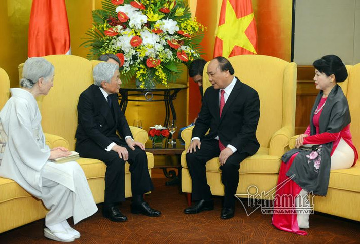Cũng trong ngày 2/3, Thủ tướng và phu nhân đã hội kiến với Nhà vua và Hoàng hậu Nhật Bản đang thăm cấp nhà nước tới Việt Nam. Thủ tướng và Nhà vua Nhật Bản bày tỏ sự tin tưởng rằng chuyến thăm Việt Nam lần này của Nhà vua và Hoàng hậu sẽ góp phần tăng cường sự hiểu biết giữa nhân dân hai nước, cũng như thúc đẩy hợp tác giữa hai nước trên nhiều lĩnh vực. Ảnh: Vietnamnet.