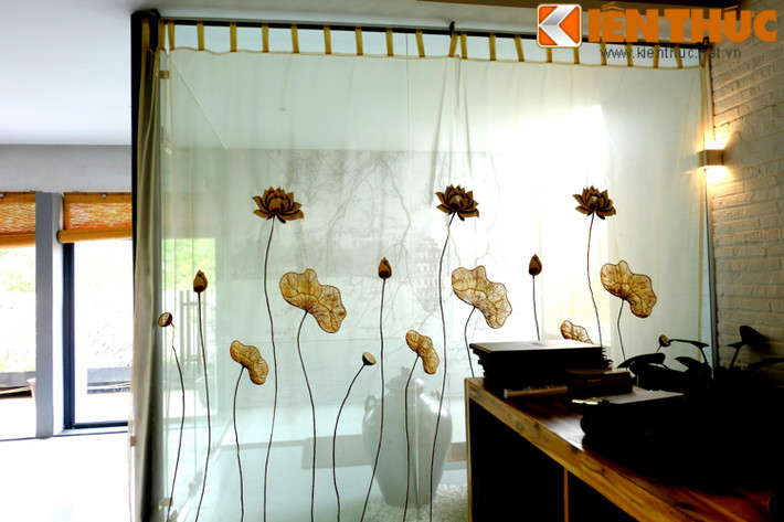 Các khoảng không gian được ngăn chia mờ.
