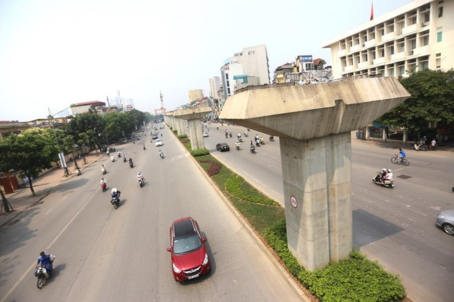 Những trụ cầu tại đường Nguyễn Trãi.