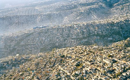 Quang cảnh thành phố Mexico với 20 triệu dân.