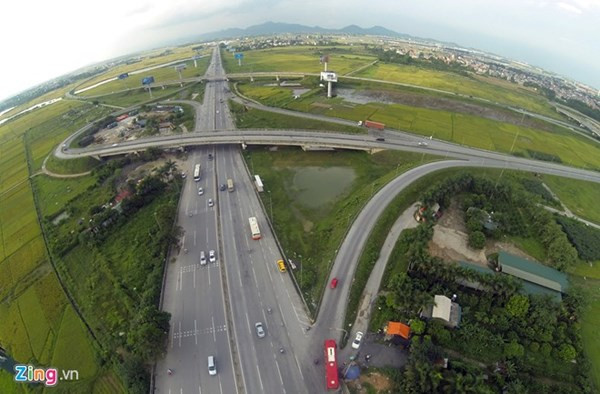 Không chỉ những dự án của Louis Berger tại Việt Nam bị tố liên quan đến hành vi tham nhũng, mới đây, Tập đoàn Posco của Hàn Quốc cũng phải đối mặt với cáo buộc mở một quỹ đen trong thời gian thực hiện các dự án đường cao tốc ở Việt Nam từ 2009-2012. Qũy đen này được cho là có quy mô lên tới gần 200 tỷ đồng. Ảnh: Cao tốc Lào Cai - Nội Bài cũng có sự tham gia của Posco.
