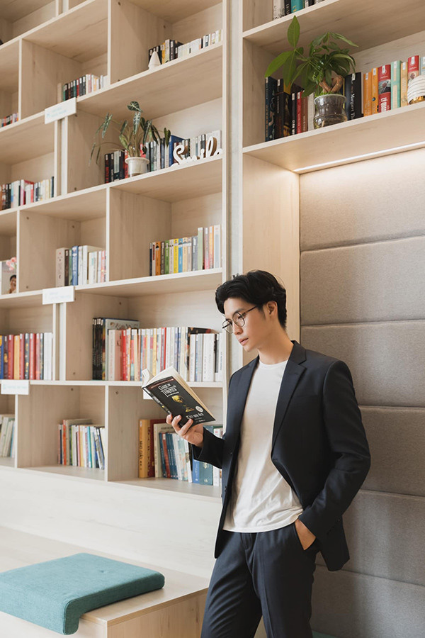 Trong khi đó, Huy Trần là CEO một công ty nhập khẩu quần áo từ Việt Nam sang Đức và một công ty dệt may ở Sài Gòn khi mới 30 tuổi. Ảnh: Vietnamnet