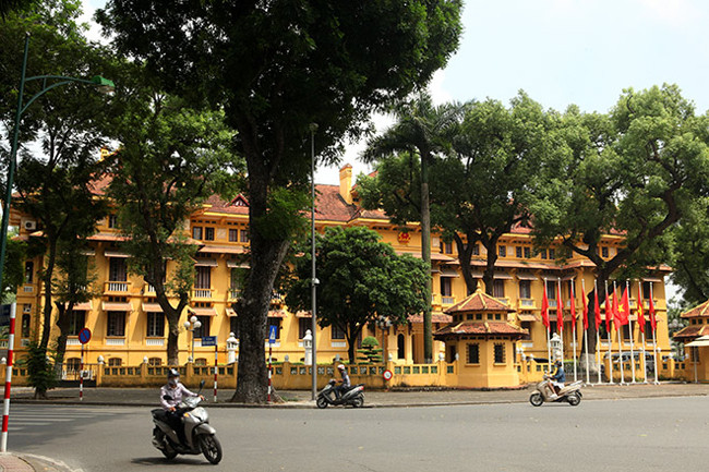 Tọa lạc giữa ngã tư Chu Văn An, Điện Biên Phủ đến Tôn Thất Đàm, ở giữa nối thẳng với quảng trường Lăng Chủ tịch Hồ Chí Minh, Trụ sở Bộ Ngoại giao Việt Nam được xem là một trong những tòa nhà có kiến trúc đẹp nhất ở Hà Nội. Ảnh: Laodongthudo