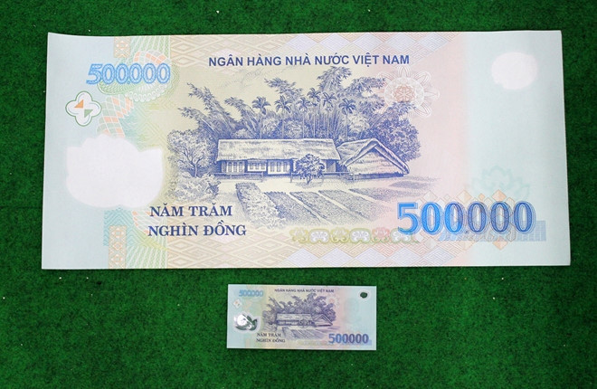 Tờ 500.000 là tờ tiền có mệnh giá lớn nhất trong hệ thống tiền tệ của Việt Nam hiện nay. Địa danh in trên đồng tiền 500.000 là Làng Sen thuộc huyện Nam Đàn (Nghệ An). Nơi đây chính là quê hương của Chủ tịch Hồ Chí Minh.