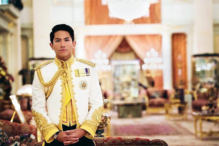 Không chỉ sở hữu ngoại hình điển trai, Hoàng tử Brunei Abdul Mateen còn sở hữu khối tài sản đáng ngưỡng mộ. Mateen đứng thứ 6 trong hàng thừa kế ngai vàng của Hoàng gia Brunei. Ảnh: Instagram