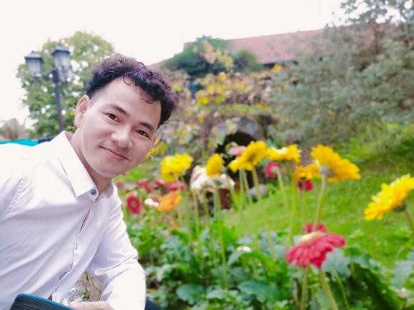 Nghệ sĩ Xuân Bắc là gương mặt quen thuộc trong chương trình Táo quân. Sau nhiều năm chăm chỉ làm việc, Xuân Bắc sở hữu nhiều tài sản có giá trị, trong đó phải kể đến căn nhà vườn tiền tỷ ở ngoại thành Hà Nội. Ảnh: FBNV