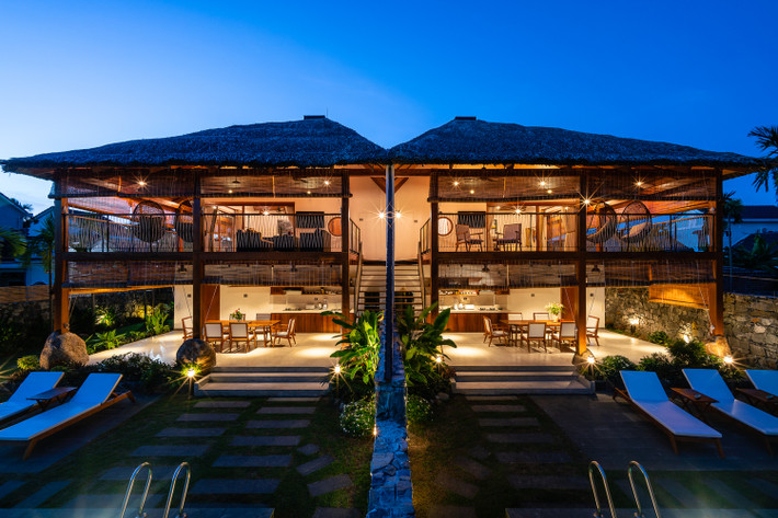 Nằm trong khuôn viên khu đất 600m2 ven sông Hội An thuộc tỉnh Quảng Nam, căn biệt thự song lập có diện tích xây dựng chỉ 177 m2.
