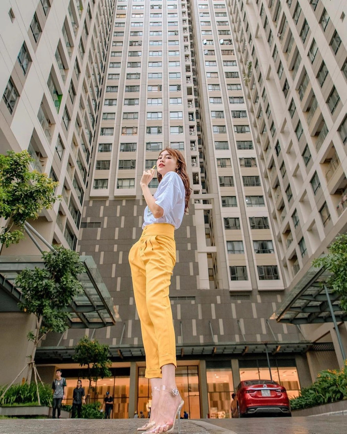 Sau hơn 10 năm hoạt động trong lĩnh vực giải trí và đắt đắt show dự sự kiện, đóng quảng cáo, tham gia các gameshow..., Ninh Dương Lan Ngọc được xem là một trong những đại gia của làng phim Việt với khối tài sản khiến nhiều người ngưỡng mộ. Ảnh: FBNV