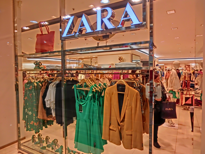 Thông tin Zara mở cửa hàng ở Việt Nam khiến nhiều tín đồ thời trang quan tâm bởi đây là thương hiệu hàng hiệu bình dân rất được ưa chuộng. Thế mạnh của Zara nằm ở tốc độ tung ra mẫu mã mới và chất liệu đẹp và mức giá không quá "chát" như nhiều thương hiệu Bebe, Mango...