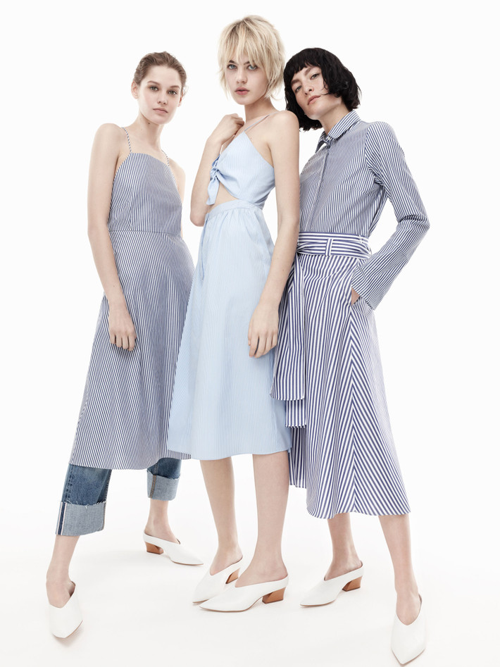 Năm nay, mẫu giày da mũi nhọn đi cùng váy hoặc quần Jean được Zara khai thác triệt để. Giá của mẫu giày mũi nhọn này là 119.00 USD (khoảng 2,6 triệu đồng).