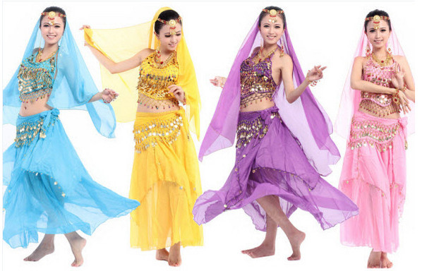 Thuê đồ biểu diễn sẽ tiết kiệm hơn là may mới, bạn cũng có ít cơ hội để mặc.
