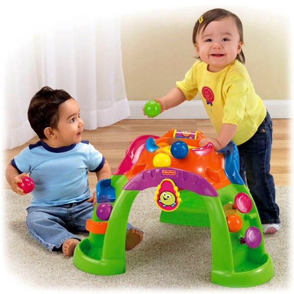 Bên cạnh vấn đề tài chính, bạn có thể cân nhắc đến tâm lý chóng chán của trẻ để chọn thuê hay mua mới đồ chơi cho trẻ. Nhiều đồ chơi thông minh có giá rất đắt, từ vài triệu đồng, trong khi giá thuê chúng chỉ từ 100.000 đồng.