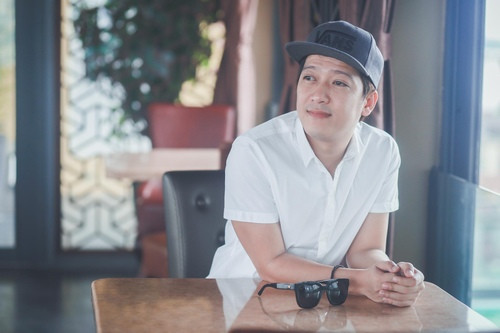 Về cát xê của Trấn Thành và Trường Giang, cả hai đều có thu nhập "khủng". Trường Giang đang là cây hài đắt show nhất sân khấu hài miền Nam. Báo Đời sống pháp luật từng đưa tin, thù lao để mời được Trường Giang biểu diễn một tiết mục là một con số khá khủng - từ 40 đến 60 triệu đồng. Ảnh: Dân Việt.