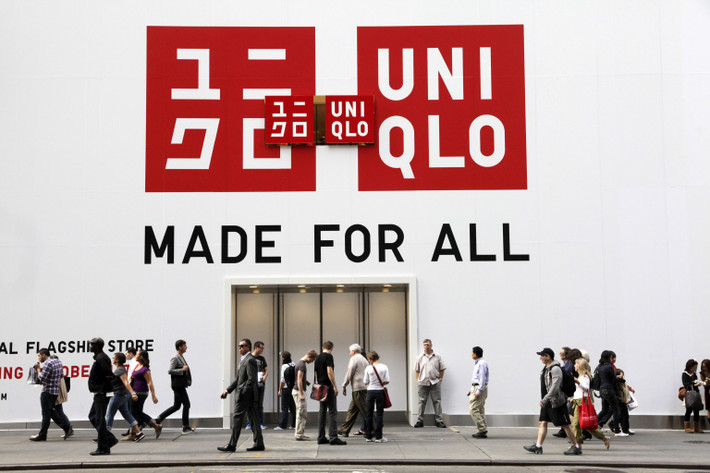 Là 1 trong 5 hãng thời trang bán lẻ hàng đầu thế giới (Zara, H&M, GAP, The Limited và Uniqlo), vài năm gần đây, thương hiệu Nhật Uniqlo tràn vào Việt Nam với sức mạnh khủng khiếp. Tuy nhiên, đến nay sản phẩm Uniqlo đến tay khách Việt là qua đường xách tay, đặt hàng trên mạng, vì thế, sau Zara, Uniqlo là "ứng cử viên sáng giá" đáng khao khát mở cửa hàng ở Việt Nam.