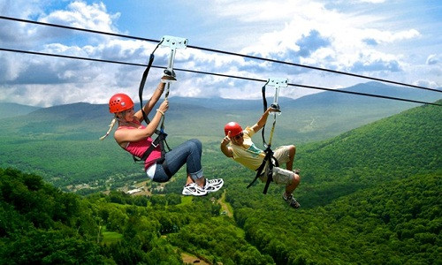 Du lịch mạo hiểm ngày càng được khách lữ hành ưa chuộng vì hành trình khám phá mới mẻ, nhiều trải nghiệm lạ, thậm chí mang lại cảm giác mạnh mà các lịch trình đơn thuần không có. Tuy nhiên, đã có không ít vụ tai nạn đáng tiếc xảy ra khi tham gia du lịch mạo hiểm. Gần đây nhất, 3 du khách người Anh đã tử nạn tại Lâm Đồng. Trước đó, một nam sinh đã mất tích trong hành trình leo lên đỉnh Fansipan. Để an toàn, bạn nên tham khảo một vài chú ý sau.