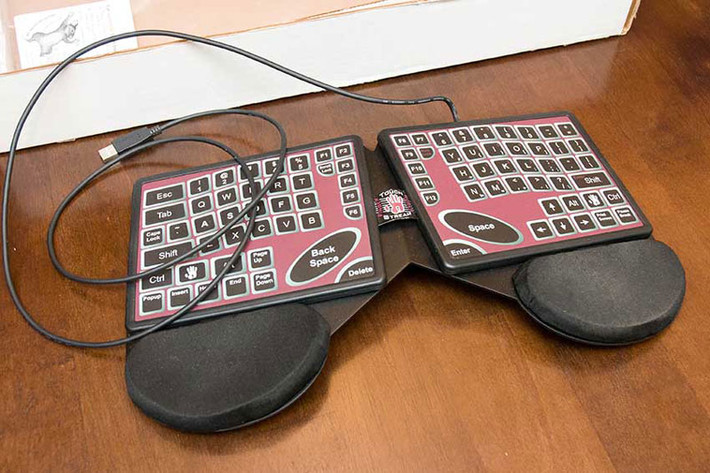 Bàn phím Fingerworks Key board Touchstream (1.500 USD - 33,99 triệu đồng).