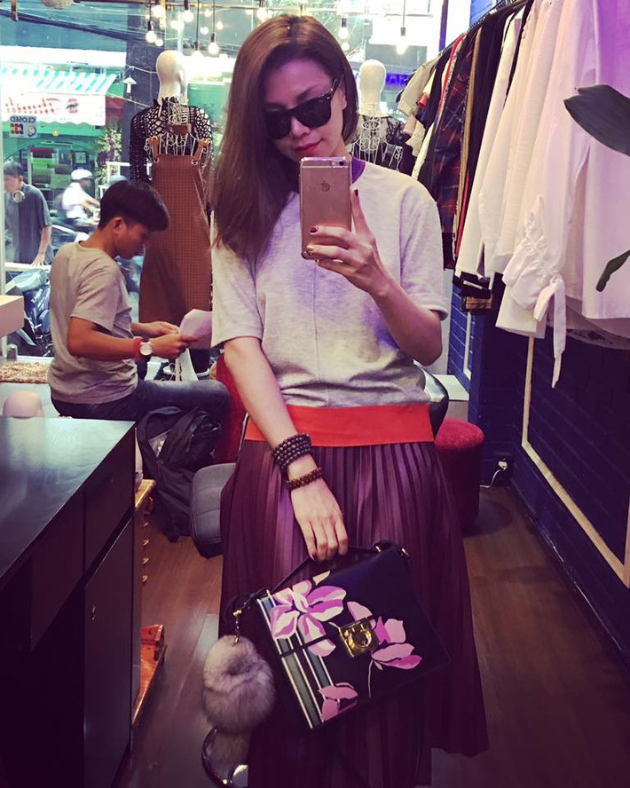 Trà Ngọc Hằng thử chế độ selfie của Chiếc iPhone 7 mới. Ảnh: Facebook Tra Ngoc Hang.