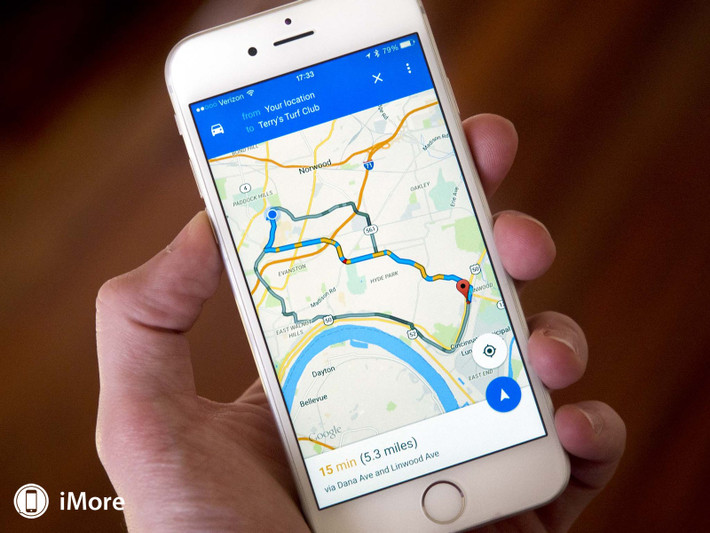 Nốt chấm màu xanh trên màn hình chính là vị trí hiện tại của người dùng iPhone. Ảnh: iMore.
