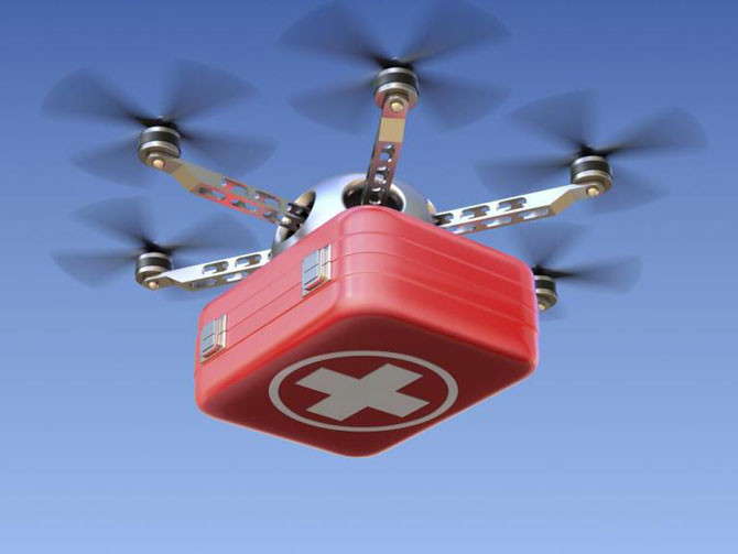 10. Drone hỗ trợ cho các công việc nhân đạo. Drone được định nghĩa là máy bay không người lái nhưng thực chất nó vẫn được điều khiển bởi con người với mục đích phục vụ cho con người. Ngoài việc cho chúng ta những thước phim hay tấm ảnh vô cùng chân thực và sắc nét thì drone sẽ còn làm được hơn thế. Sau này, drone sẽ trở thành phương tiện vận chuyển các dụng cụ y tế và thuốc trong các trường hợp khẩn cấp.