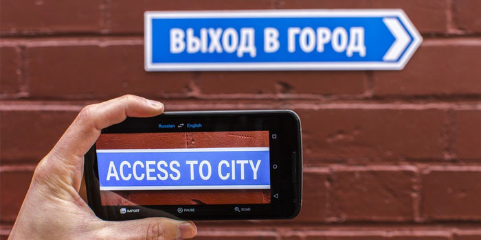 Với ứng dụng Microsoft Translator và Google Translate, người dùng có thể sử dụng camera của thiết bị di động để dịch nhanh văn bản mà không phải mất thời gian thủ công nhập chúng vào công cụ dịch văn bản. Ảnh: Cnet.