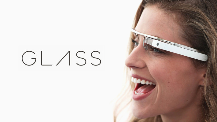 Năm 2012, Google Glass đã được đánh giá rất cao ngay sau khi ra mắt. Tuy nhiên, Google đã ngừng dự án vào năm 2015 do thiếu nội dung tương tác ảo AR. Ảnh: Top10base.