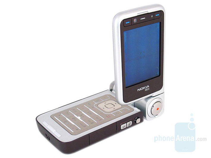 Bên cạnh camera 3.2MP sử dụng ống kính Carl Zeiss chất lượng cao, kết nối Wi-Fi, Nokia N93i gây ấn tượng bởi thiết kế màn hình gập xoay cho phép người dùng cầm không khác một máy quay phim chuyên nghiệp. Ảnh: Phone Arena.
