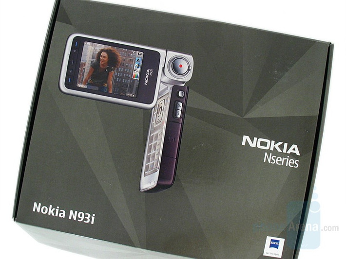 Nokia N93i là một trong những điện thoại màn hình xoay nhiều góc độ của hãng công nghệ Phần Lan cách đây khoảng 10 năm. Ảnh: Phone Arena.