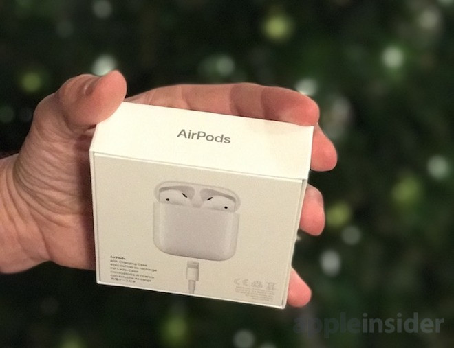 Sáng 19/12, những chiếc tai nghe không dây AirPods đầu tiên đã có mặt tại cửa hàng bán lẻ và đến tay người dùng. Ảnh: Appleinsider.