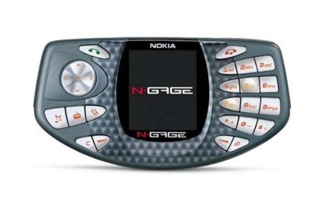 Ngay sau khi ra mắt vào năm 2003, Nokia N-Gage bị chê khá nhiều vì không thực hiện tốt cả chức năng điện thoại cũng như máy chơi điện tử. Ảnh: Telegraph.