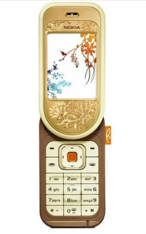 Thiết kế xoay 180 độ khiến Nokia 7370 trông giống như một chiếc điện thoại nắp trượt. Ảnh: Telegraph.