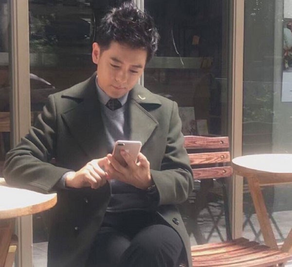 Lâm Chí Dĩnh là một trong những sao Hoa ngữ đầu tiên sở hữu iPhone 7 Plus. Nam diễn viên mê mẩn với nhiều tính năng mới của iPhone 7 Plus. Ảnh: Phượng Hoàng.