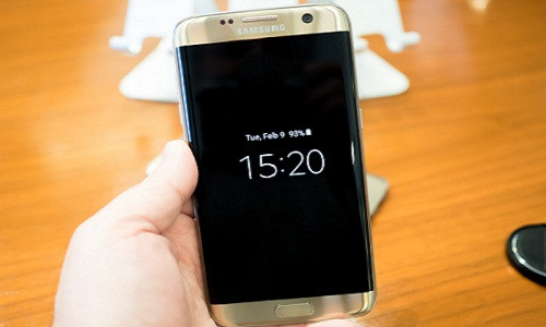 Một trong những tính năng mới khá hữu ích cho người dùng Samsung Galaxy S7/S7 Edge là Always On Display (luôn hiển thị màn hình). Ảnh: Android Central.