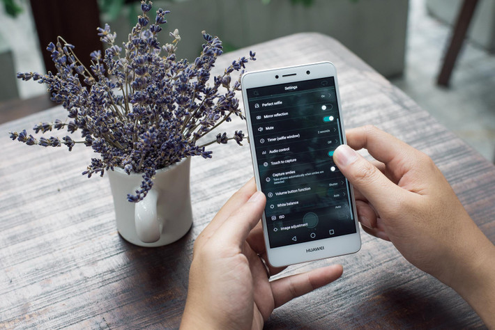 Về cấu hình, Huawei GR5 2017 được trang bị chip xử lý 8 nhân Cortex A53, RAM 3GB, bộ nhớ trong 32GB và có thể mở rộng qua thẻ nhớ ngoài 128GB. Ảnh: Tinhte.