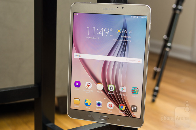Samsung Galaxy Tab S2 8.0 sở hữu vẻ ngoài cao cấp và sang trọng với phẩn khung viền bằng kim loại nổi bật. Ảnh: PC Advisor.