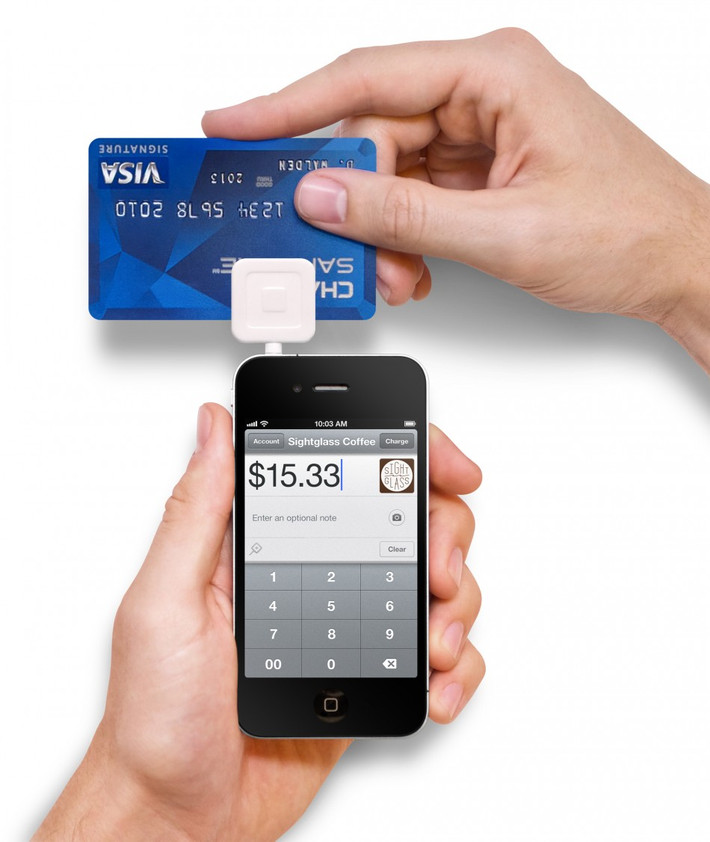 Square Reader giúp người dùng đọc thẻ tín dụng chỉ trong vài giây. Ảnh: Reddit.