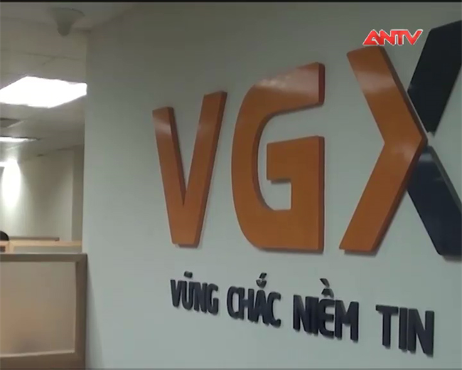 Để lôi kéo khách tham gia, Công ty đầu tư VGX có quy định ứng trước cho khách số tiền "ảo" gấp 100 lần tiền ký quỹ, nhưng nếu thấy khách thua gần chạm đến số tiền này, lập tức công ty sẽ thao tác hủy giao dịch. Vì vậy, khách hàng chỉ được phép thu trong số tiền thật có của mình. Ngoài ra, các đối tượng còn có nhiều “chiêu” khiến khách chơi rất ít khi thắng, chủ yếu là thua, để kiếm lời.