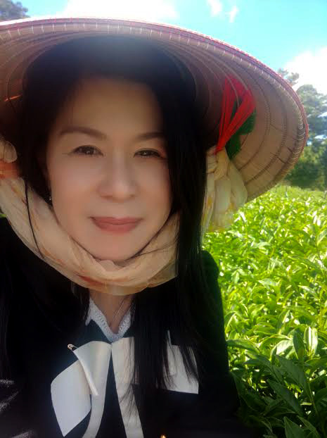 Ngoài sở hữu cổ phần tại công ty Hà Lionh, trước đây, bà Hà Linh trước là phó giám đốc Công ty trà Haiyih. Đây là công ty do chồng bà, một người Đài Loan thành lập. Dưới sự lèo lái của nữ tướng Hà Linh Haiyih đã nâng diện tích chè lên 200ha, giải quyết việc làm cho gần 500 lao động.