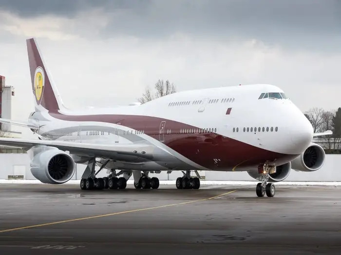 Mẫu máy bay tư nhân này đã thành công ở Trung Đông khi Qatar, Kuwait, Thổ Nhĩ Kỳ và UAE đều sử dụng 747-8i để phục vụ các nguyên thủ quốc gia.