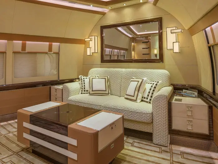 Mũi máy bay thường được dành cho khoang hạng nhất với ghế 1A và 1B được săn đón nhiều nhất.