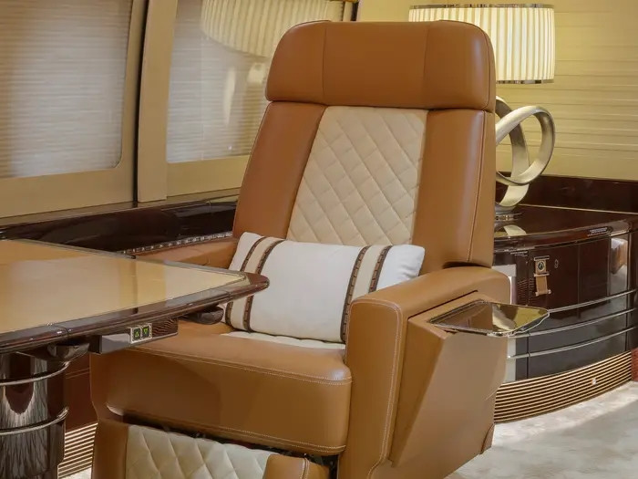 Trong một cuộc phỏng vấn với Tạp chí Altitudes, nhà thiết kế Yves Pickardt cho biết, ý tưởng của ông là tạo cho chiếc máy bay một phong cách "hiện đại nhẹ nhàng".