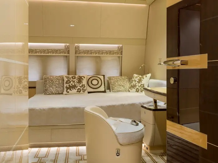 Một phòng ngủ khác dành cho khách trên chiếc máy bay.
