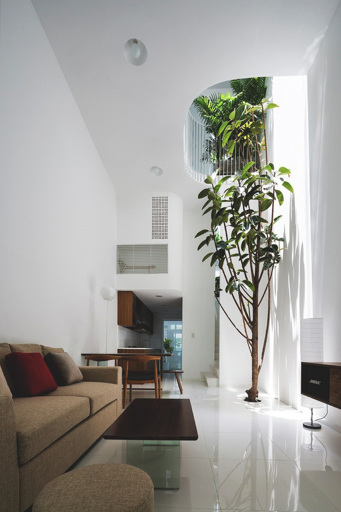 House 304 là ngôi nhà phố chia lô tại TP HCM - kiểu nhà đặc trưng tại các đô thị lớn tại Việt Nam.