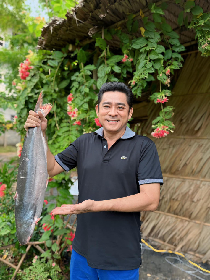 Dù nổi tiếng nhưng tài tử Huỳnh Anh Tuấn giữ kín đời tư bậc nhất showbiz Việt. Tháng 7 năm ngoái, Huỳnh Anh Tuấn cải tạo khu vườn rộng 6.000 m2 của gia đình ở Long An để chuyển về sống. Ảnh: FBNV