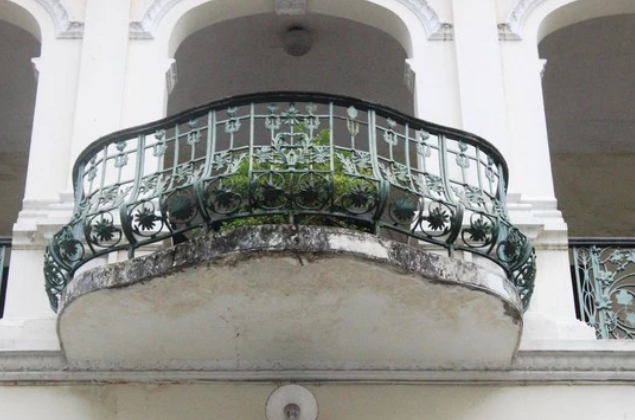 Năm 2019, ngay sau khi mua lại, bà Trương Mỹ Lan đã cho trùng tu lại căn biệt thự và dự kiến hoàn thành vào cuối năm 2022. Ảnh: Đời sống & pháp luật