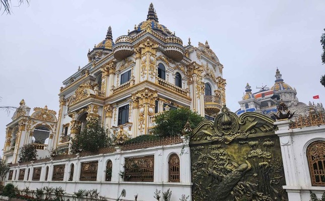 Thôn Bắc Trại của xã Vân Xuân (huyện Vĩnh Tường, tỉnh Vĩnh Phúc) nổi tiếng với những căn biệt thự mọc san sát giữa xóm làng đông đúc. Ảnh: Vietnamnet