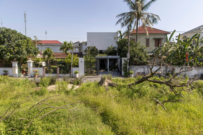 Mới đây, tạp chí kiến trúc danh tiếng của Mỹ Archdaily giới thiệu ngôi nhà có tên Phong House ở thị trấn Tiên Điền, huyện Nghi Xuân (Hà Tĩnh).